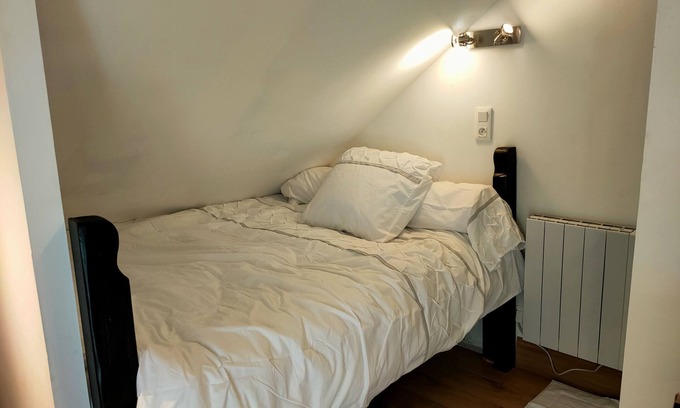 Perrusson Bed & Breakfast | LA Grenetiere Chambre Pour une Personne Avec Balcon