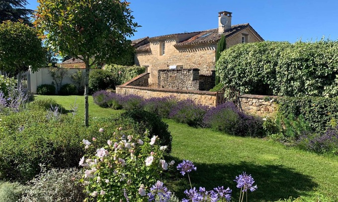 Salles House | La Grenoulliere open plan family Gite near pool and gardens