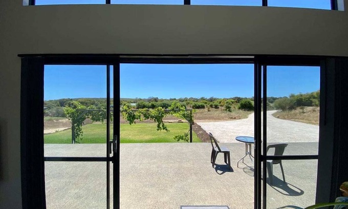Burnside Apartment | La Hacienda Studio: A Stylish Coastal Retreat