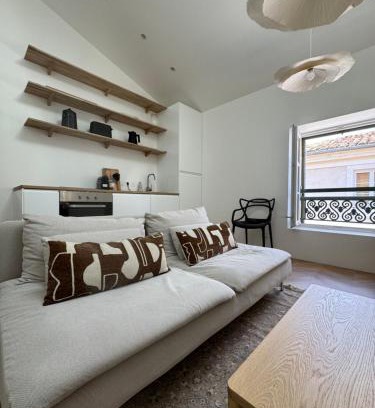 Nimes City Centre Apartment | La Halte des Arènes de Nimes - Appartement Minimaliste - Ecusson Nimes