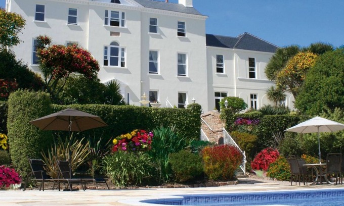 Lower Blanc Pignon Bed & Breakfast | La Haule Manor