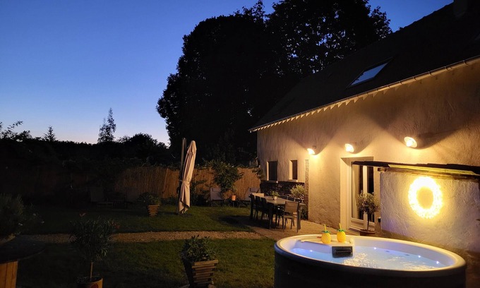 Marcilly-sur-Eure Cottage | La Heaulmière - 4* gîte with spa, air-conditioned, sleeps 10, Normandy, 1h from Paris