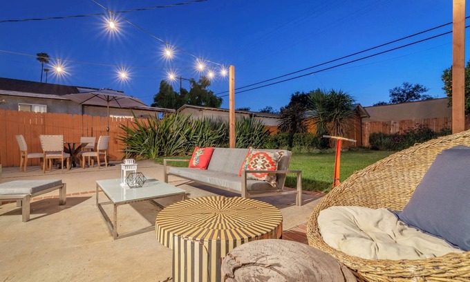 View Park-Windsor Hills House | LA Home w/Amazing Backyard Close to USC/Downtown