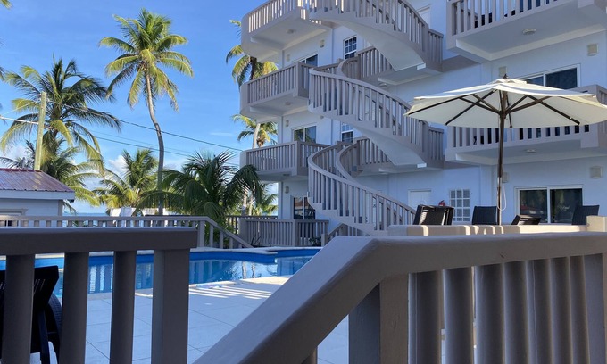 Caye Caulker Hotel | La Isla Resort