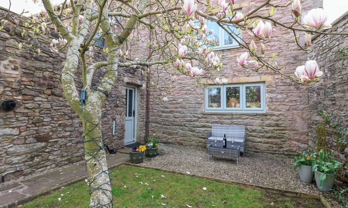 Soulby Cottage | LA'L SKAITHE, pet friendly, with a garden in Kirkby Stephen
