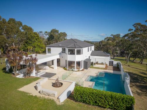 Kariong House | La La Land by Coast Hosting