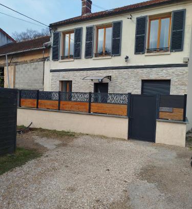 Gouvernes House | La lavandière