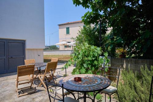 Scarlino Scalo Apartment | La Lenzerina