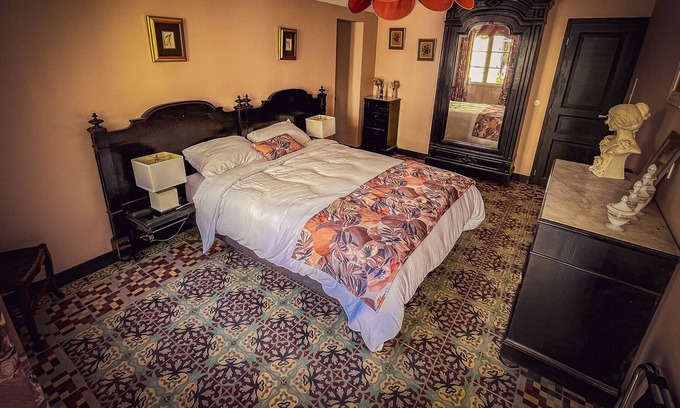 Caux Bed & Breakfast | La Lingerie, romantic room for two people near Pézenas