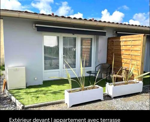Mont-de-Marsan Apartment | La loge de Gustave, studio avec wifi et une place de parking privatif