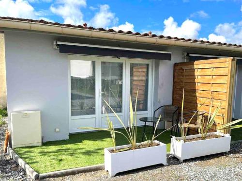Mont-de-Marsan Apartment | La Loge de Gustave et son patio avec Wifi et parking privée