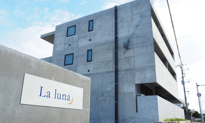 Kadena-cho Apartment | La luna