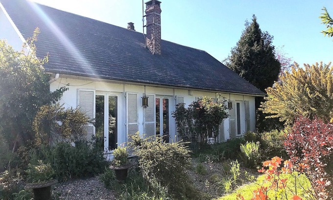 Sauqueville Ski Chalet | La Métrie, on one level, enclosed garden