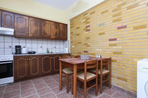 Peroulades Apartment | La Maison Au Village