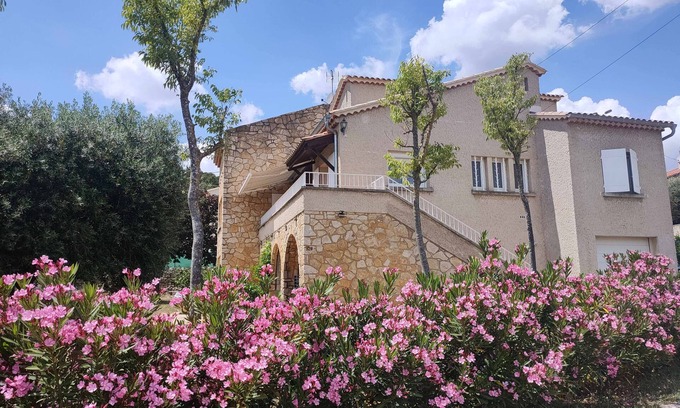 Laudun House | La Maison aux Lauriers Roses
