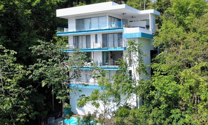 Valle Pura Vida House | La Maison Blanche: 3 Apartments/4 Bedrooms, Private Pool, Nature & Wildlife