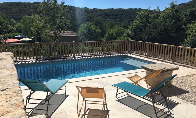 Saint-Pierre-Toirac Cottage | La Maison de LAZ, Gîte de caractère, with swimming pool.