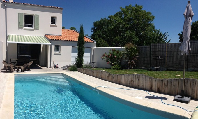 Arces House | La Maison de Flora-Private pool heated to 29°C