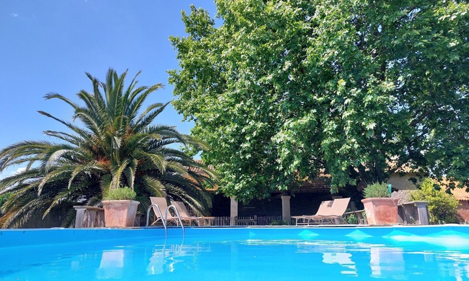 Beaucaire House | La Maison des Vendangeurs*, Gîte with swimming pool and bicycles