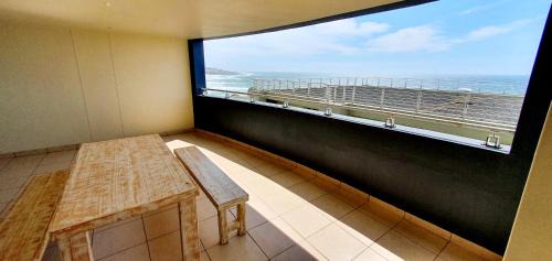 Margate Beach Apartment | La Mer 12 - 9 Sleeper - Stylish & Sophisticated!