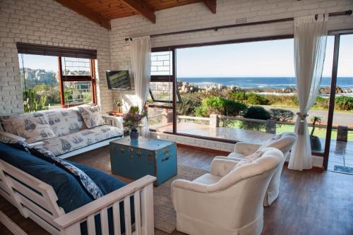 Kleinmond House | La Mer Seafront Selfcatering Accommodation Kleinmond