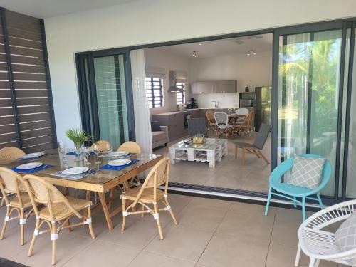 La Mivoie Villa | La Mivoie Beachfront with Private Pool