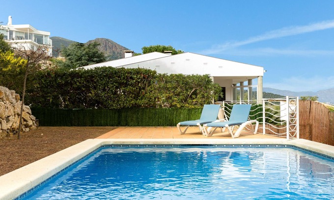 Port de la Selva Apartment | LA MORA II - 4 - Gran apartamento con jardín. vistas la mar y piscina privada.