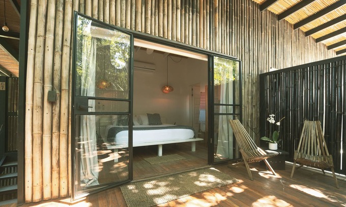 Playa Guiones Bed & Breakfast | La Negra Surf Hotel & Soda