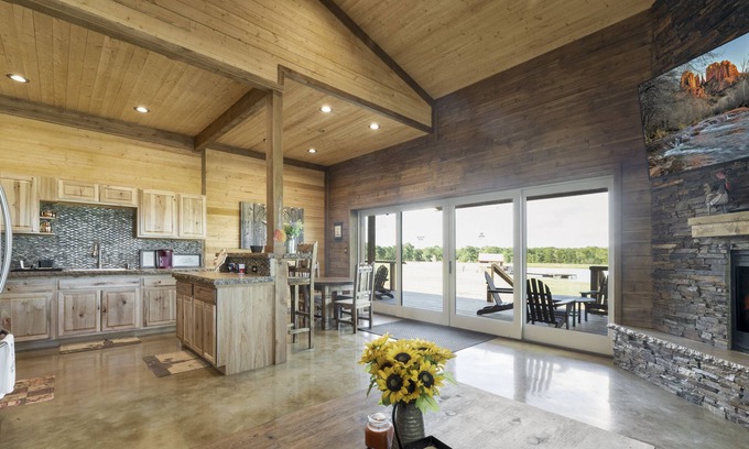 Dale Cabin | La Patrona Retreat in Austin