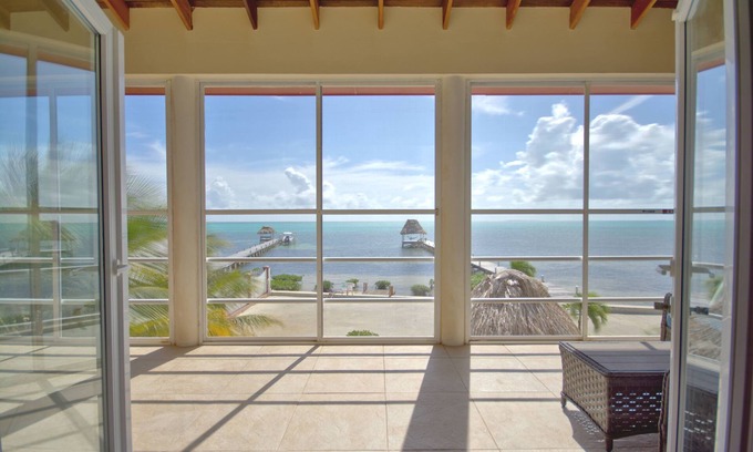 San Pedro House | La Perla Azul Beach House