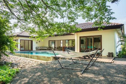 Tamarindo Villa | La Perla Cozy 3BR sleeps 10 Hacienda Pinilla
