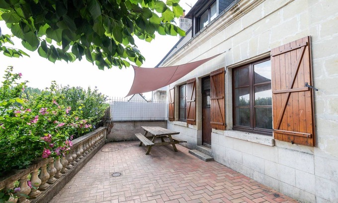 Nazelles-Negron House | La petite maison sur la colline