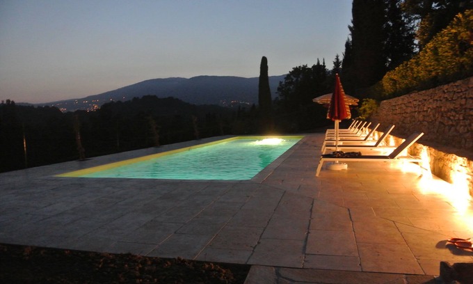 Chateauneuf-Grasse House | La Pitcholine, three bathrooms, air conditioning, in the heart of nature with shared pool.