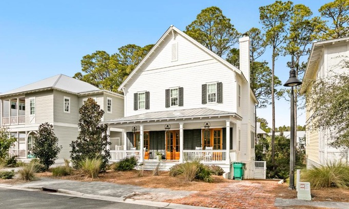 Lakeside at Blue Mountain Beach House | La Poire