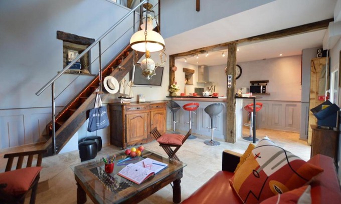Chateau-Malo House | La porcherie du pet en l'air