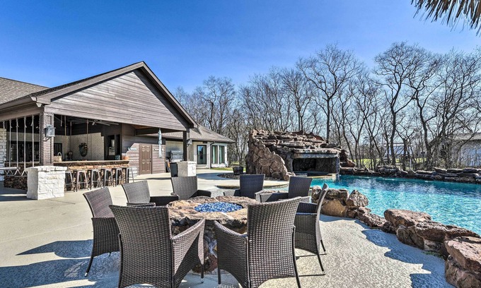 La Porte House | La Porte House w/ Grotto Pool on 5 Acres!