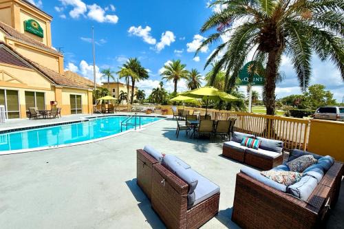 Florida Center Hotel | La Quinta by Wyndham Orlando Universal area - Free Shuttle to Universal