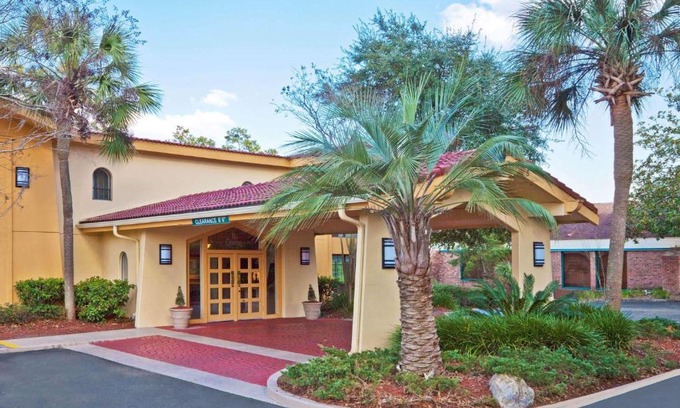 Tallahassee Hotel | La Quinta Inn by Wyndham Tallahassee North