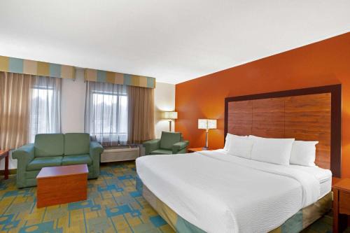 Auburn Hotel | La Quinta Inn by Wyndham Auburn Worcester