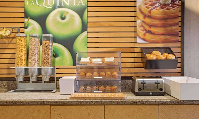 Auburn Hotel | La Quinta Inn by Wyndham Auburn Worcester