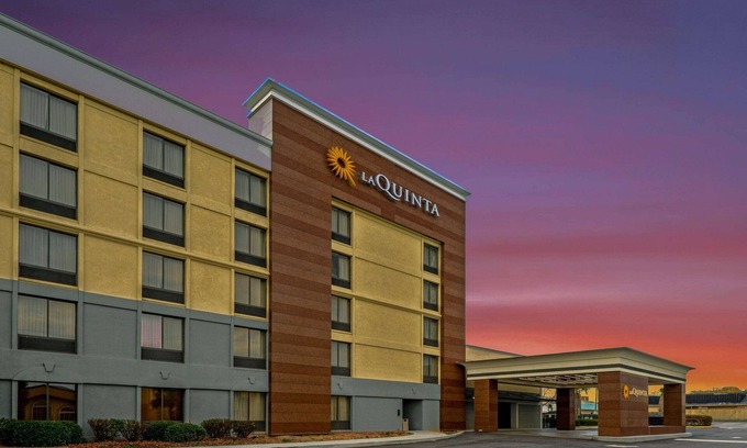 Columbia Hotel | La Quinta Inn by Wyndham Columbia SE/Fort Jackson