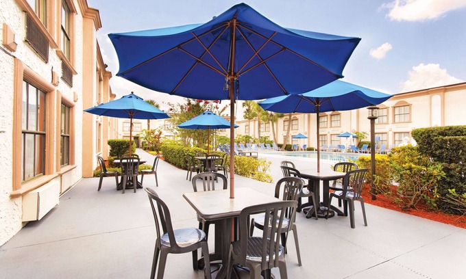 Florida Center Hotel | La Quinta Inn by Wyndham Orlando International Drive North