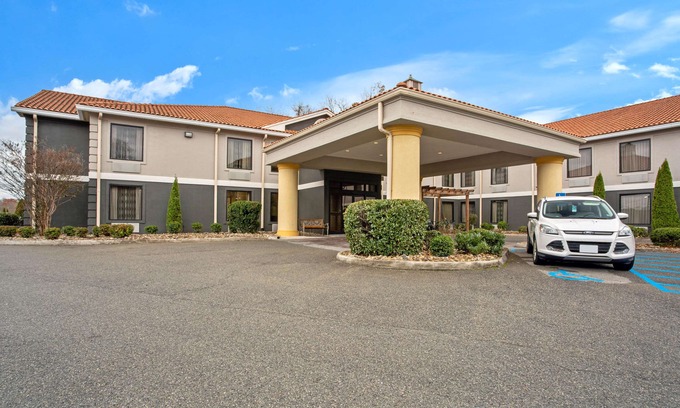 Radford Hotel | La Quinta Inn by Wyndham Radford
