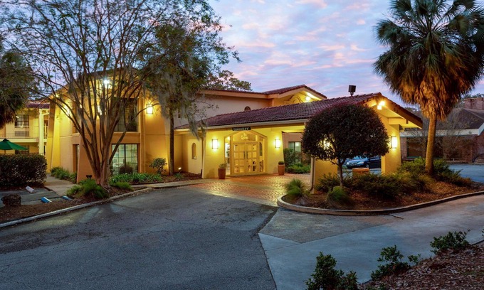 Tallahassee Hotel | La Quinta Inn by Wyndham Tallahassee North