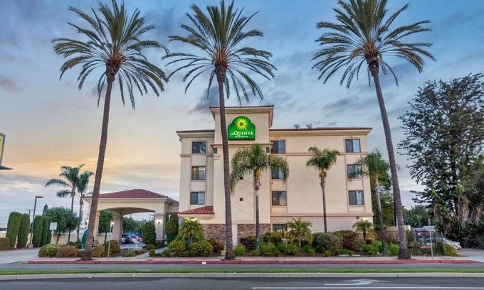 Harbor Hotel | La Quinta Inn & Suites by Wyndham NE Long Beach/Cypress