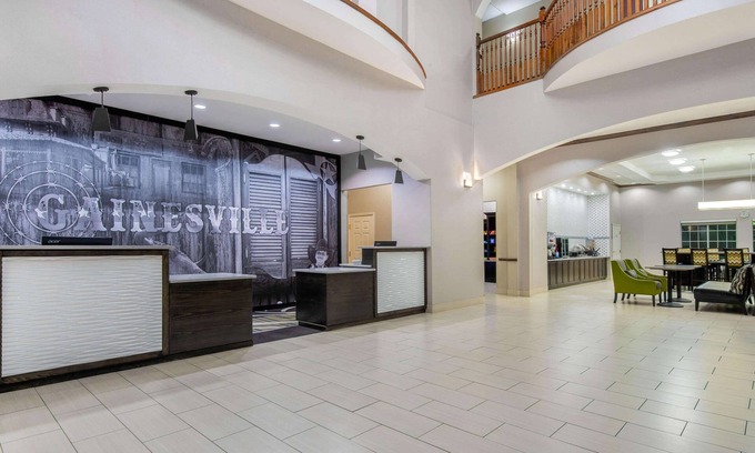 Gainesville Hotel | La Quinta Inn & Suites by Wyndham Gainesville