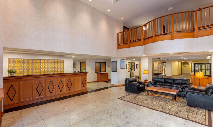 East Garden City Hotel | La Quinta Inn & Suites by Wyndham Garden City