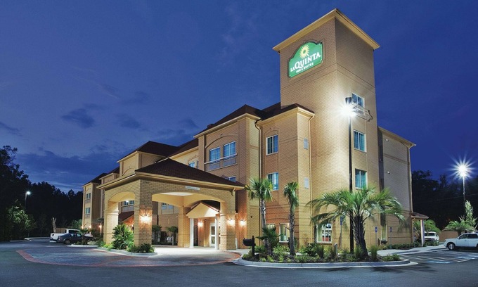 Flemington Hotel | La Quinta Inn & Suites by Wyndham Hinesville - Fort Stewart