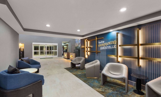 Knoxville Hotel | La Quinta Inn & Suites by Wyndham Knoxville Papermill