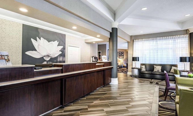 Myrtle Beach Hotel | La Quinta Inn & Suites by Wyndham Myrtle Beach Broadway Area